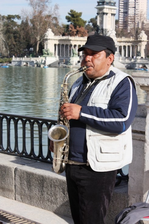 Color photo of a musician in Madrid, Spain