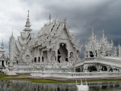 photo of the white temple in Thailand